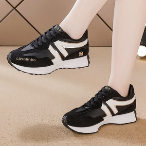 Chaussures pour femmes grandes tailles, nouvelles baskets en cuir respirantes, style coréen, semelle épaisse, décontractées, plateforme souple, chaussures de course, chaussures de papa - Product Image 4