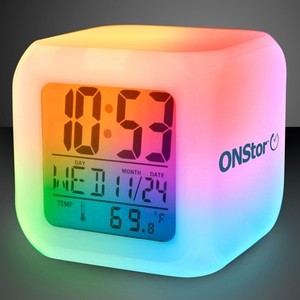 Horloge carrée créative en gros, LED silencieuse, lumineuse, changeante de couleur, avec alarme - Product Image 2