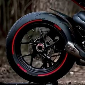 Équipé du Moteur Desmosedici <span class=keywords><strong>Stradale</strong></span> <span class=keywords><strong>V4</strong></span> à 90° de Même Origine que la Moto de Course <span class=keywords><strong>Ducati</strong></span> MotoGP - Product Image 6