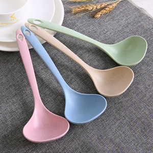 Cucharón de plástico de color nórdico con mango largo para cocinar y servir sopa, no daña las ollas - Product Image 1
