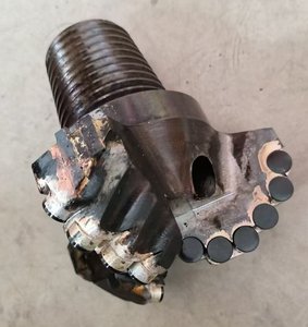 ดอกสว่านเจาะหินสเตนเลสแบบขึ้นรูป 3 ใบมีด ขนาด 153 มม. ยี่ห้อ TERUIFEIKE พร้อมหัวตัด PDC ขนาด 8 มม. สำหรับงานขุดเจาะแร่ประสิทธิภาพสูง - Product Image 3