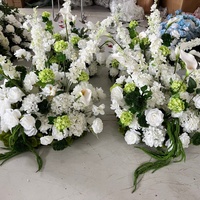 S718 Composition florale artificielle sur sol en soie personnalisée, roses blanches et vertes, pour allée de mariage et décoration de fête