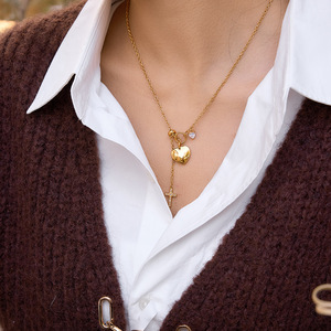 Collar con Colgante de Corazón, Chapado en Oro de 18K, Acero Inoxidable con Cruz y Engaste Pavé, Ideal para Regalo - Product Image 3