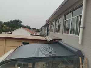 Efficacité thermique supérieure <span class=keywords><strong>Tuiles</strong></span> de toiture isolées Fonctionnement manuel en aluminium léger avec cadre blanc Matériau de voile en PVC - Product Image 3