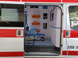 Ambulance de type Ward, fourgonnette, camion avec équipement de soins de base, véhicule d'urgence, ambulance JMC à vendre - Product Image 4