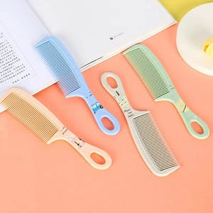 Peine para el cabello de plástico con diseño de dibujos animados, dientes finos y gruesos, mezcla de colores aleatorios para belleza y uso diario - Product Image 3