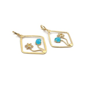 ต่างหูห่วงพลอยคาลซิโดนีสีน้ำเงินทำด้วยมือเครื่องประดับอัญมณีชุบทองดีไซน์ใหม่สำหรับผู้หญิงสำหรับงานแต่งงานขายส่ง - Product Image 3