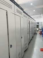 Armoire de parallélisation basse tension GCK avec entrée, ATS double alimentation et compensation par condensateurs pour applications industrielles