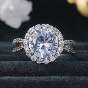 Anello di Diamanti F819 Taglio Brillante Rotondo Colore D con Halo Stile Classico da Donna per Fidanzamento - Product Image 6