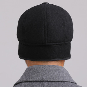 หมวกไหมพรมสำหรับผู้ชาย หมวกทรงแบนสำหรับฤดูหนาว พร้อมที่ปิดหู ซับในขนแกะ สีเทา สีดำ ลายตารางหมากรุก สำหรับผู้ชายวัยกลางคนและผู้สูงอายุ - Product Image 2