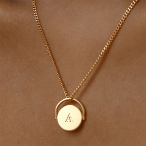 Pendentif rond en acier inoxydable fin, collier personnalisé avec pendentif lettre 26 - Product Image 4