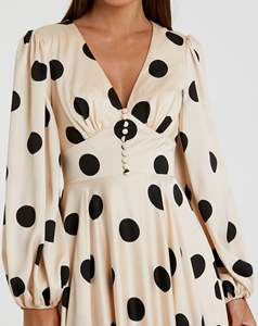 Produttore di Abbigliamento Personalizzato OEM, Abito Lungo Estivo da Donna con Scollo a V, <span class=keywords><strong>Maniche</strong></span> <span class=keywords><strong>Lunghe</strong></span>, Stampa a Pois e Vita Alta - Product Image 2