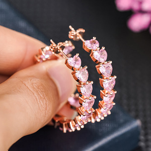 Orecchini a Cerchio Grandi a Forma di Cuore Rosa per Donne, Design Versatile e Dolce, Gioielli alla Moda - Product Image 3