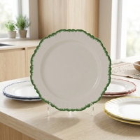 Assiettes de service en céramique à bord coloré pour mariage et traiteur