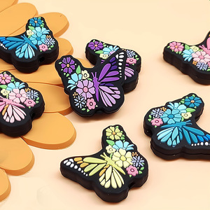 Nueva llegada 3D DIY fabricación de joyas decorativas sueltas encantos Navidad creatividad cuentas de silicona para pulsera collar llavero - Product Image 5