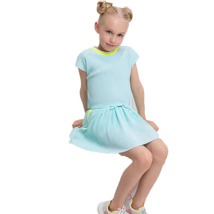 Yeni moda kesme çocuk giyim özelleştirilmiş kendi tasarım kısa kollu tişört ve etek yürüyor kızlar giyim setleri
