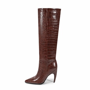 2024 <span class=keywords><strong>grande</strong></span> <span class=keywords><strong>taille</strong></span> Sexy femmes talon aiguille Croc hiver longue botte sans lacet marron <span class=keywords><strong>large</strong></span> <span class=keywords><strong>mollet</strong></span> femme genou <span class=keywords><strong>bottes</strong></span> hautes - Product Image 1