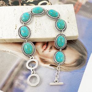 Pulsera de Piedras Turquesa con Cuentas de Aleación de Zinc Plateada en Plata Antigua, Joyería Bohemia Clásica Hecha a Mano y Personalizada para Mujer - Product Image 3