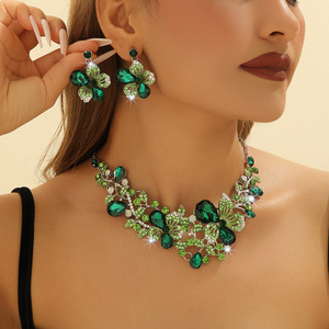 Conjunto de Collar y Pendientes de Flor Chapados en Oro Europeo Americano con Cristales, Joyería de Moda para Regalo de Boda, Ideal para Vestidos - ¡Novedad Explosiva Transfronteriza! - Product Image 5