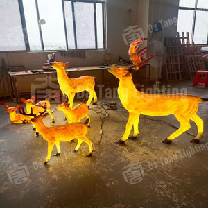 Statue décorative de renne de Noël en fibre de verre avec LED pour parc, jardin et marché de Noël - Product Image 5
