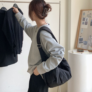 <span class=keywords><strong>กระเป๋า</strong></span>ไนล่อนกันน้ำสำหรับ<span class=keywords><strong>ผู้ชาย</strong></span>และผู้หญิง, <span class=keywords><strong>กระเป๋า</strong></span>ทรงเกี๊ยวทรง<span class=keywords><strong>เฉียง</strong></span>อเนกประสงค์<span class=keywords><strong>กระเป๋า</strong></span>มีสายคล้องไหล่กว้างแบบใหม่น้ำหนักเบาอเนกประสงค์สำหรับผู้หญิงและผู้ชาย - Product Image 2