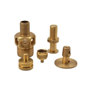 Assortiment de raccords de tuyauterie en laiton, différentes tailles et formes pour les connexions de plomberie - Product Image 5
