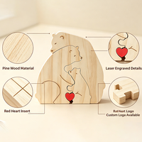 Ornement en bois personnalisé en forme d'ours familial en pin, avec cœur rouge gravé, décoration de table, cadeau