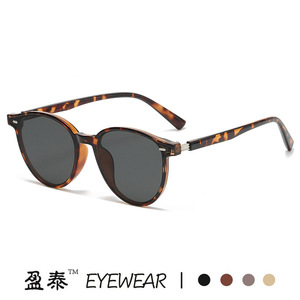 Lunettes de soleil pour femmes, monture rétro de petite taille, UV400, en plastique et métal gris, classe 2, style streetwear - Product Image 2
