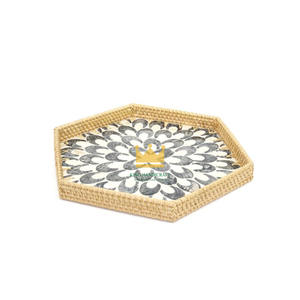 Plateau de service pour table basse, organisateur de rangement, style farmhouse, incrustation nacre, plateau hexagonal en rotin pour la décoration intérieure, du Vietnam - Product Image 1