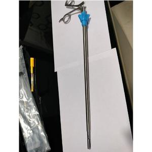 Pince à tissus de qualité médicale en acier inoxydable, instrument chirurgical pour une préhension sécurisée des tissus, disponible à la vente - Product Image 4