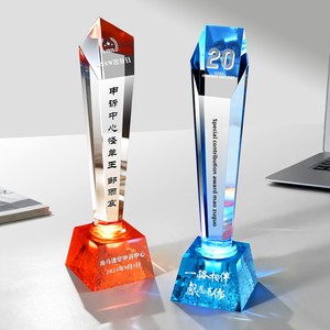 Trofeo in Cristallo di Resina Inciso con LED Colorati Personalizzati, Nuovo Design 2025 per Vittorie nei Campionati di Basket <span class=keywords><strong>e</strong></span> Biliardo - Product Image 1