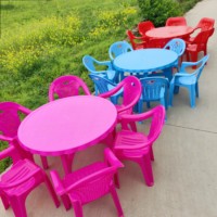 Vente en gros de table d'extérieur en plastique blanc bleu rose rouge table de fête pour salle à manger/moderne/café de jardin de fête