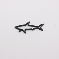 Badge de voiture en alliage de zinc creux en forme de requin, accessoires personnalisés universels pour la décoration intérieure automobile, ornement de voiture, cadeau