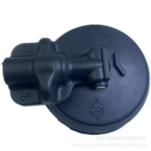 ฝาถังน้ำมันดีเซลรถขุดฮิตาชิ ขนาดรัศมี 71.13 มม. เส้นผ่านศูนย์กลาง 102 มม. ผลิตจากโพลีออกซีเมทิลีน สีดำ พร้อมตัวล็อคฝาถังน้ำมัน - Product Image 2