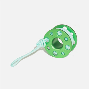 Llavero de aluminio impermeable con diseño de mini carrete de hilo verde, listo para envío rápido, ideal para buceo, juguete, recuerdo o regalo para buceadores. - Product Image 1