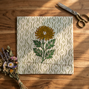 Tela Estampada 100% Algodón de Alta Calidad OEM con Diseño de Flores de Crisantemo Color Mostaza para Confección de Ropa para Hombre y Mujer - Product Image 6