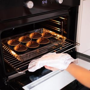 Vasos de Aluminio Negros y Dorados de 55 ml/200 ml con Tapa de PP, Aptos para Microondas, Resistentes al Calor, de Grado Alimenticio, para Hornear, para Restaurantes, Servicios de Catering y Postres - Product Image 3