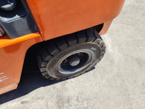 Carretilla elevadora diésel Heli China CPD30 de 3 toneladas usada con motor japonés Isuzu y mástil de etapa 2/3 a la venta - Product Image 6