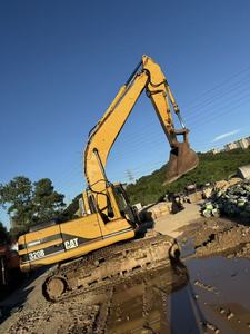 Excavadora de cadenas usada Cat 320B original, de bajo ruido y potencia suficiente, para sitios de excavación medianos y grandes. - Product Image 6