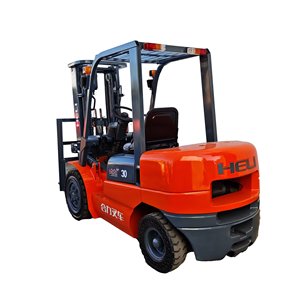 Chariot élévateur diesel 3 tonnes d'occasion à faible coût, mini 4x4 avec mât triple libre 4,5 m pour port - Product Image 1