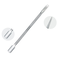 Poussoir à cuticules double face en acier inoxydable Outil de beauté pour le nettoyage des ongles