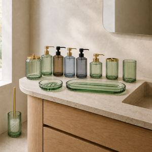 Ensemble de salle de bain en verre cannelé vert, best-seller, avec accents dorés, 8 pièces : distributeur de lotion, gobelet, porte-brosse WC - Product Image 2
