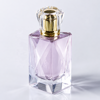 Flacon de parfum en verre facetté de 70 ml, transparent et poli, avec vaporisateur à sertir et capuchon doré ou argenté