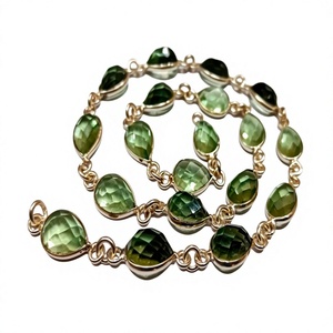 Chaîne connectrice en péridot en forme de cœur, facettes briolette, plaqué or/argent/noir/rose, 6x9mm, vendue au mètre - Product Image 1