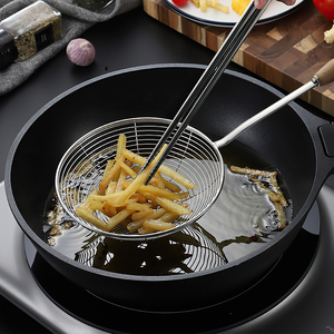 Colador de acero inoxidable con mango de madera, colador de pasta de malla metálica, espumadera de cocina. - Product Image 5