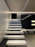 Escalier droit fixé par boulons anti-chute Prima Metal en acier galvanisé et acier inoxydable pour les atriums de centres commerciaux et les passages publics