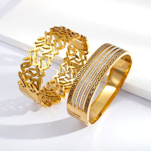 2024 Bán Buôn Sang Trọng 18K Mạ Vàng Chunky Khắc Vòng Đeo Tay Bằng Thép Không Gỉ Với Kim Cương Thép Không Gỉ Bangle Đối Với Phụ Nữ - Product Image 3