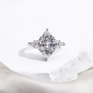 Anillo de Compromiso Messi Jewelry MSR-1668 de Oro de 18K con Diamante Cultivado en Laboratorio con Corte Marquesa para Mujer - Product Image 5