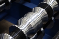 Machine de formage de panneaux muraux à lamelles profilées galvanisées à grande vitesse, largeur effective 725 mm