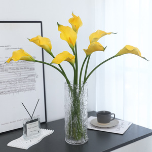 Lys Calla Artificiels Réalistes au Toucher Naturel de 68 cm – Vente en Gros de Fleurs en PU pour Mariages, Événements et Décoration Hôtelière - Product Image 4